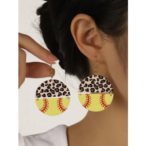 NEW Leopard Softball Earrings 🥎 - Picture 2 of 3